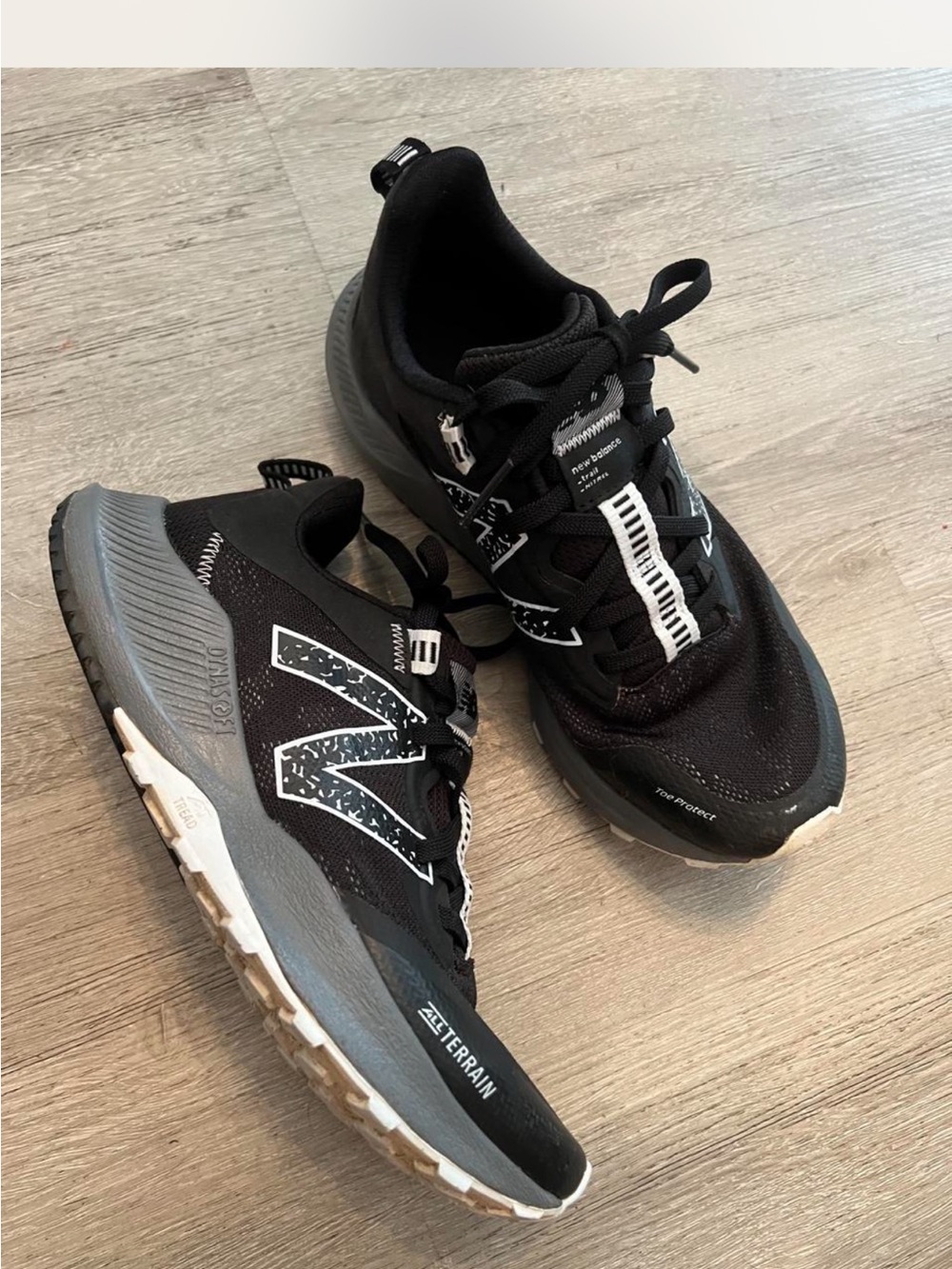 New Balance Men's Black and Gray Z-Terrain Trail Sneakers